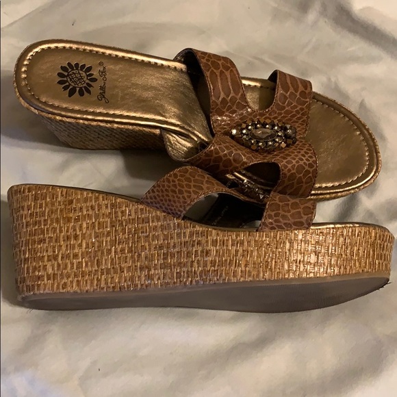 Yellow Box Wedges - Picture 2 of 2